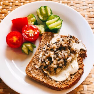 きのこのソース   パンやパスタに